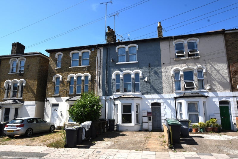 Flat Hornsey Park Road in Greater London
