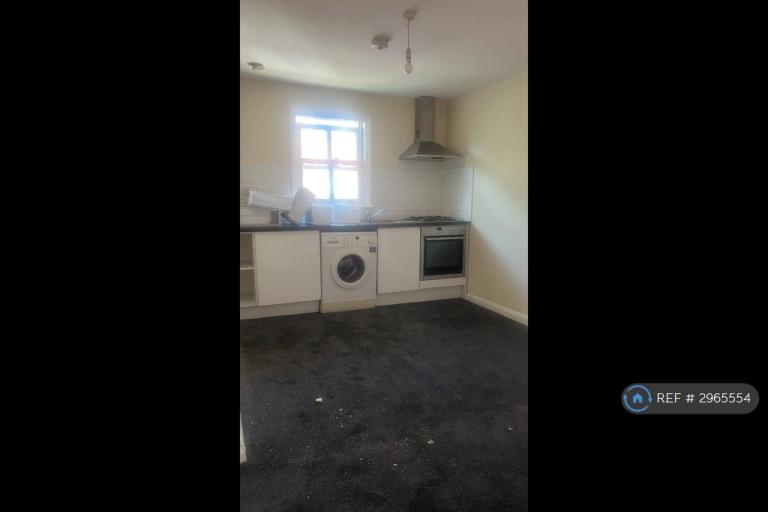 Flat Bellfield Road in High Wycombe