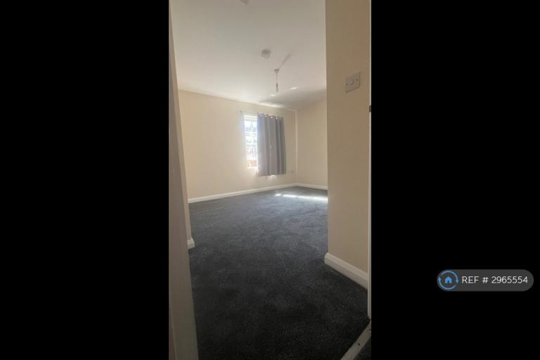 Flat Bellfield Road in High Wycombe