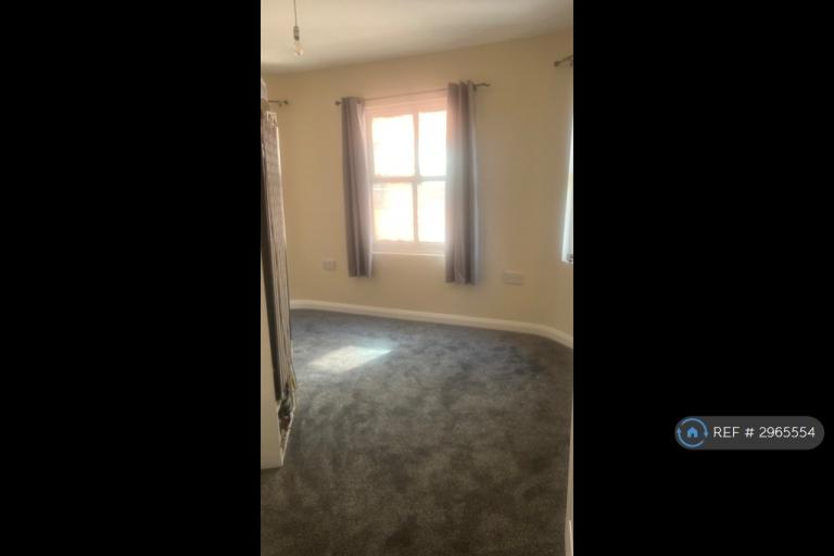 Flat Bellfield Road in High Wycombe