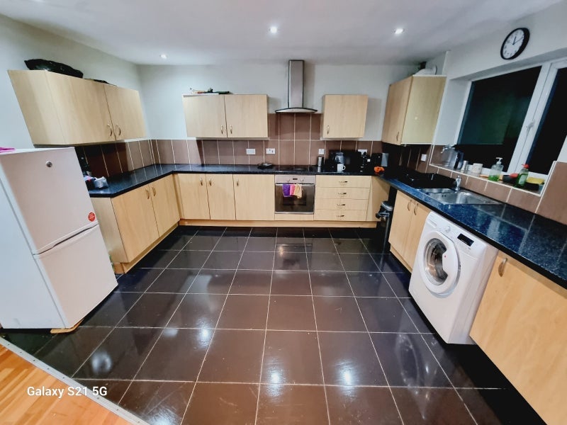 Room Teddington Grove in Birmingham