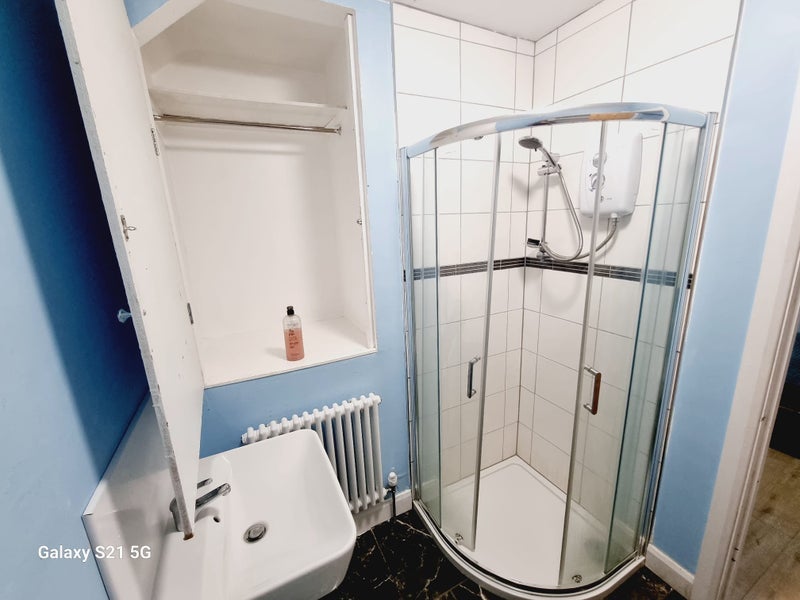 Room Teddington Grove in Birmingham