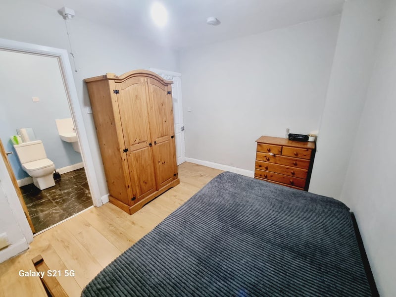 Room Teddington Grove in Birmingham