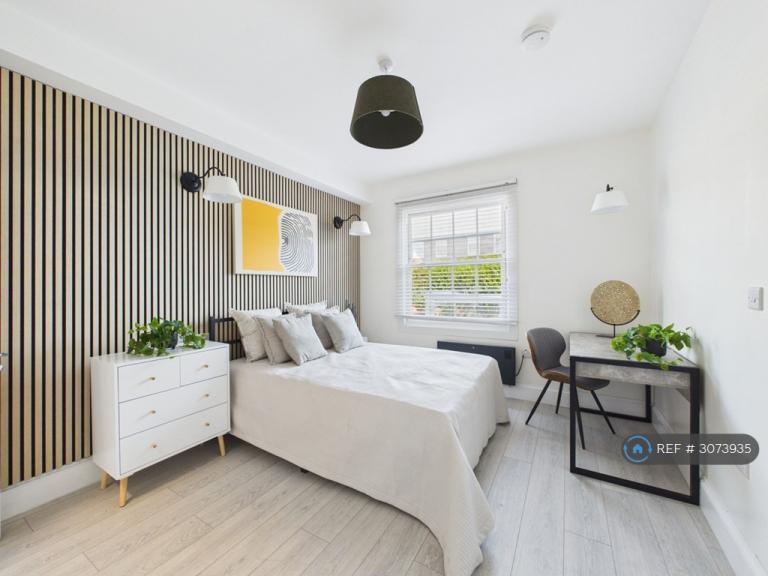 Room Braybrook Street in Greater London