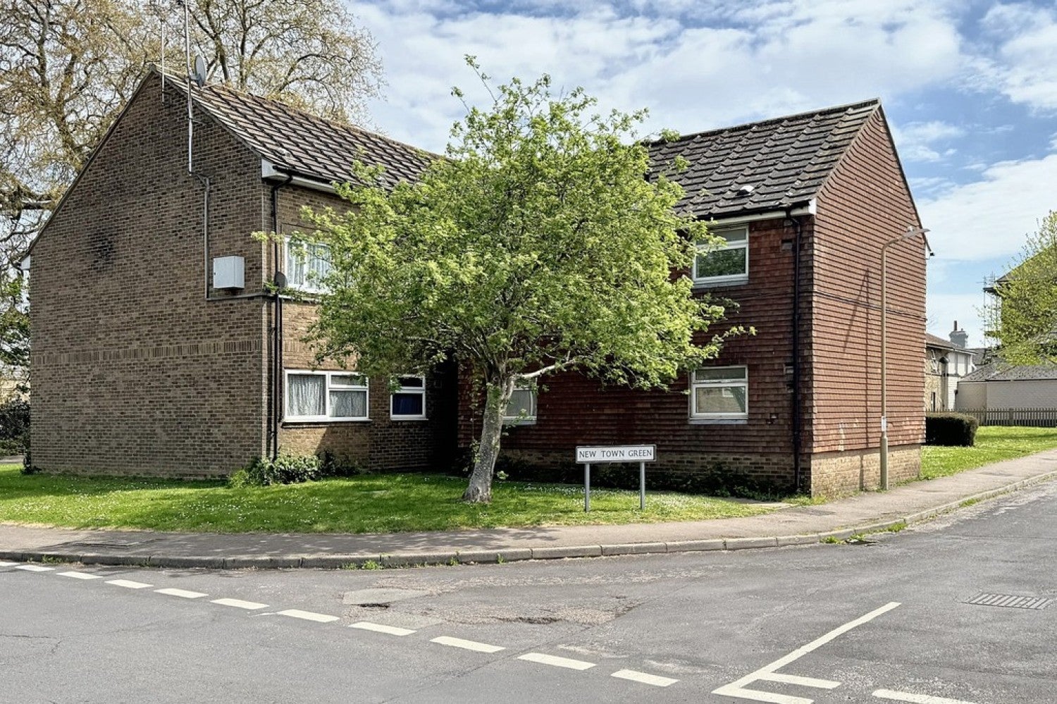 Flat New Town Green in Ashford