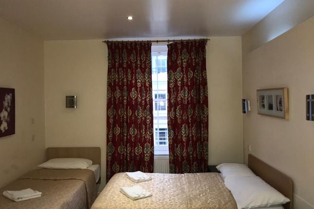 Flat Clanricarde Gardens in Greater London