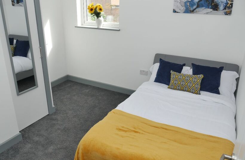Room Hearsall Lane in Coventry