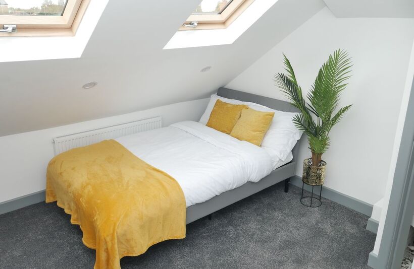 Room Hearsall Lane in Coventry