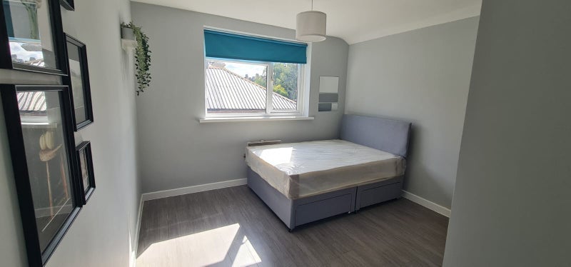 Room Westmount Road in Greater London