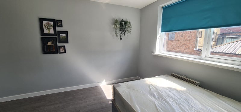 Room Westmount Road in Greater London