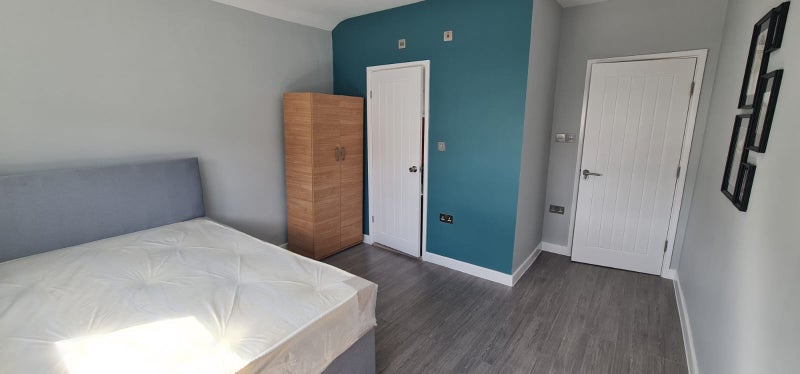 Room Westmount Road in Greater London