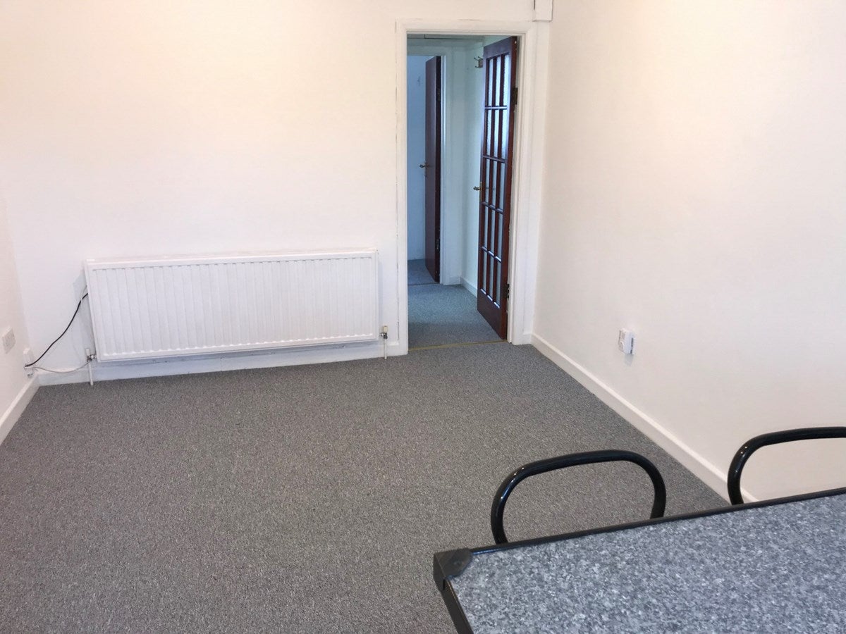 Flat Kenton Road in Greater London