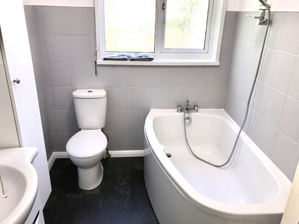 Flat Kenton Road in Greater London