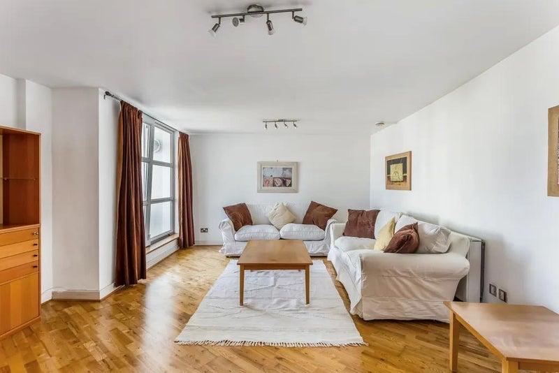 Room Manchester Road in Greater London