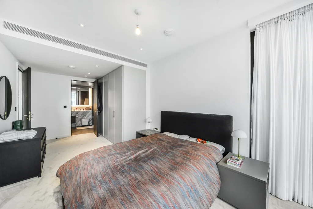 Flat Carnation Way in Greater London
