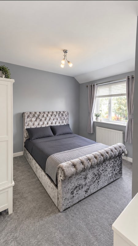Room Westwood Road in Trafford