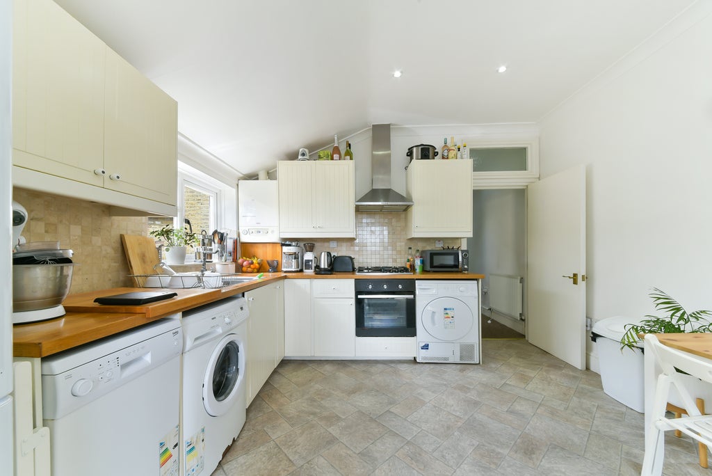 Flat Woodside in Greater London