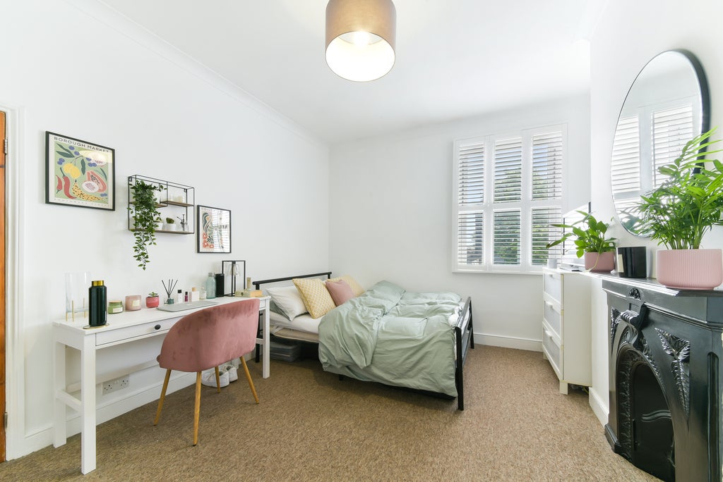 Flat Woodside in Greater London