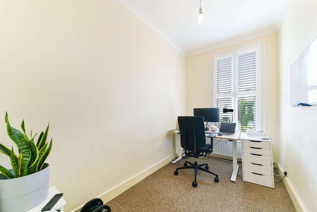 Flat Woodside in Greater London