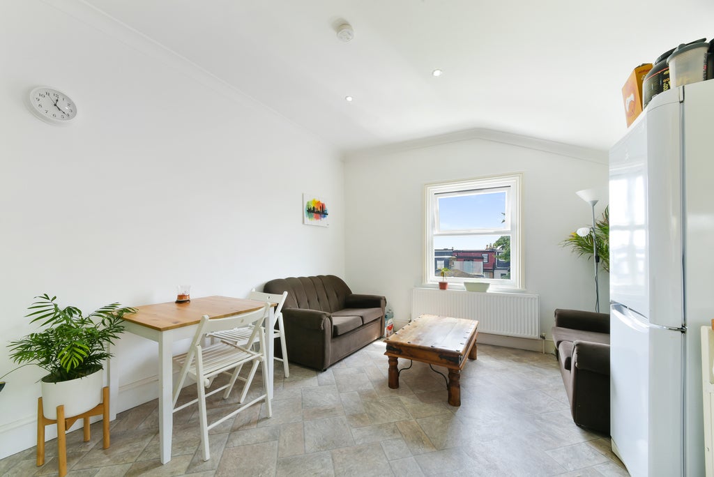Flat Woodside in Greater London