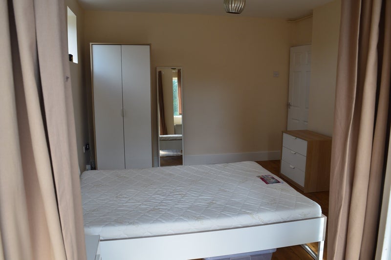 Room Tildesley Road in Greater London