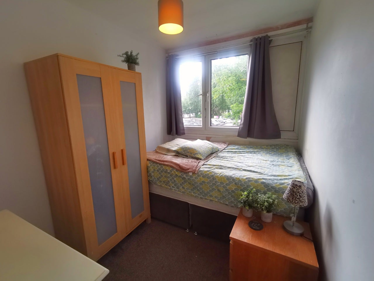 Flat Stebondale Street in Greater London