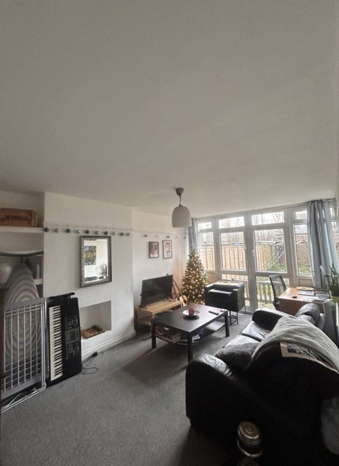 Flat Stebondale Street in Greater London