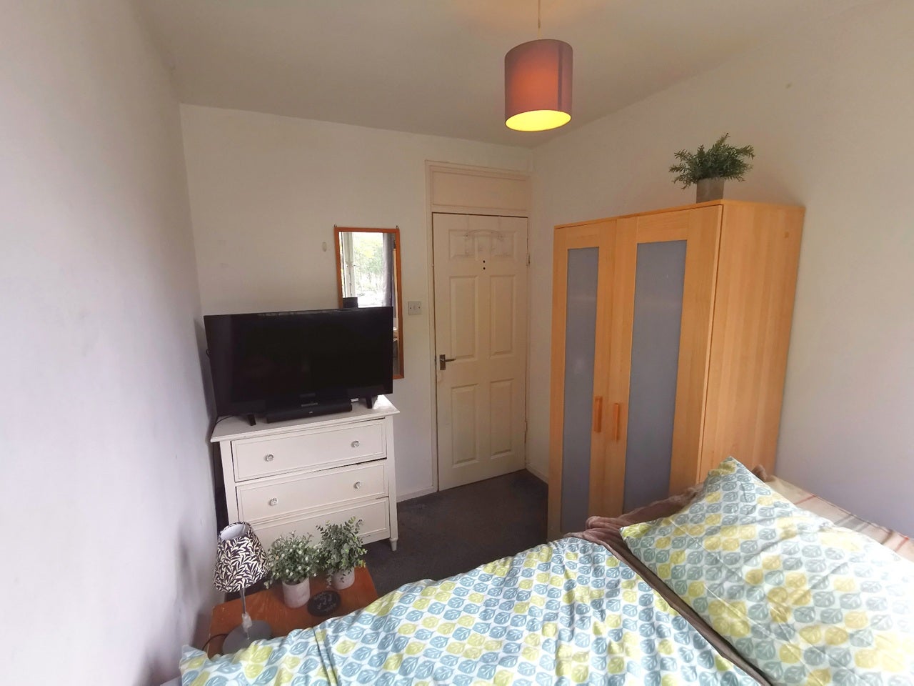 Flat Stebondale Street in Greater London