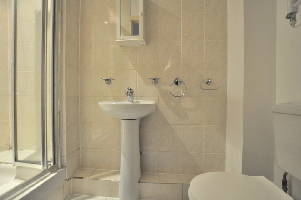 Flat Kingsland Road in Greater London