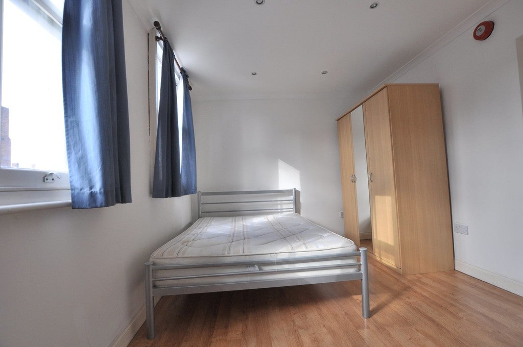 Flat Kingsland Road in Greater London