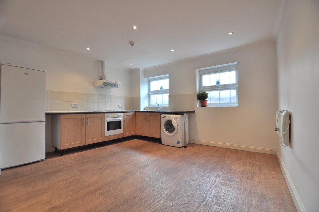 Flat Kingsland Road in Greater London
