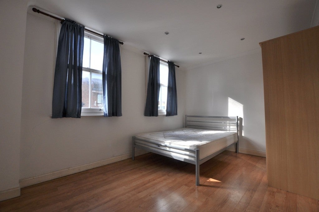 Flat Kingsland Road in Greater London