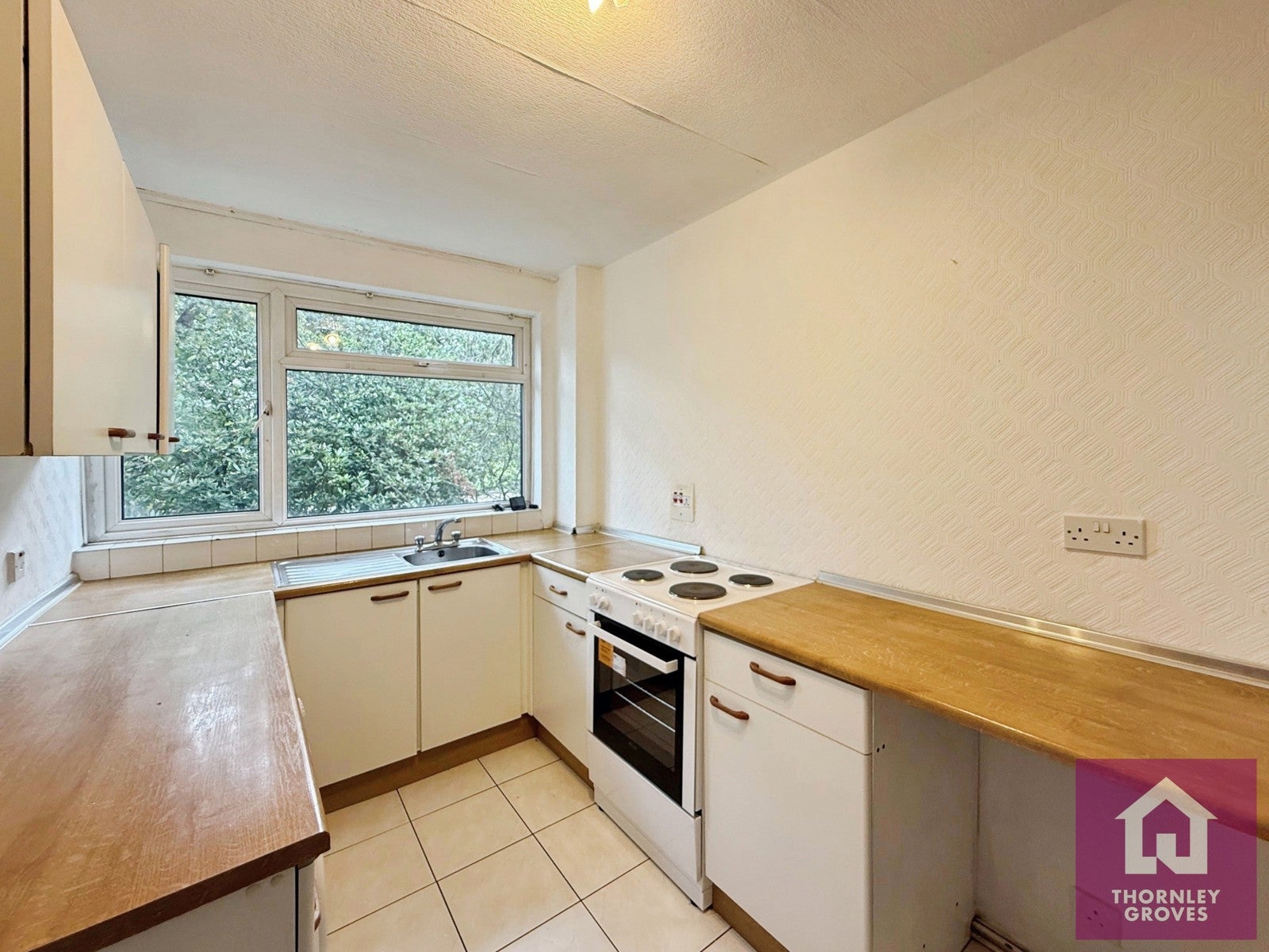 Flat Park View Court in Prestwich