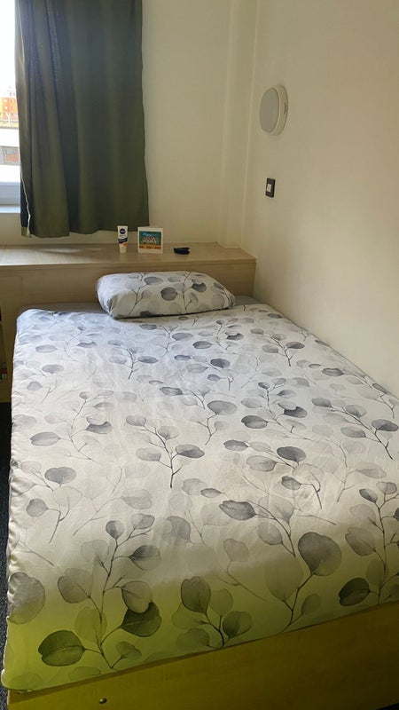 Room Heneage Street West in Birmingham