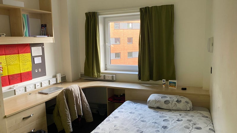 Room Heneage Street West in Birmingham