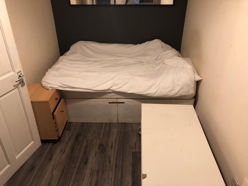 Room Montrose Walk in Greater London