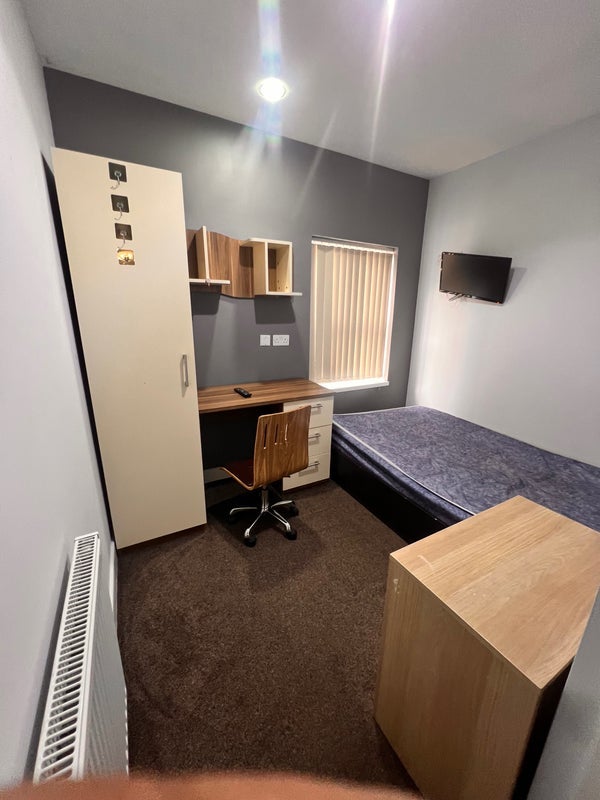 Room Bournbrook Road in Birmingham