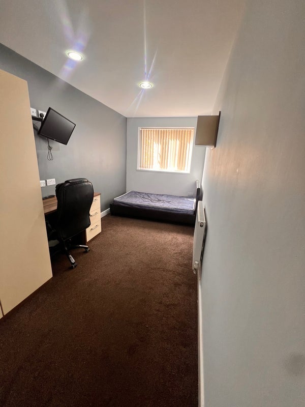 Room Bournbrook Road in Birmingham