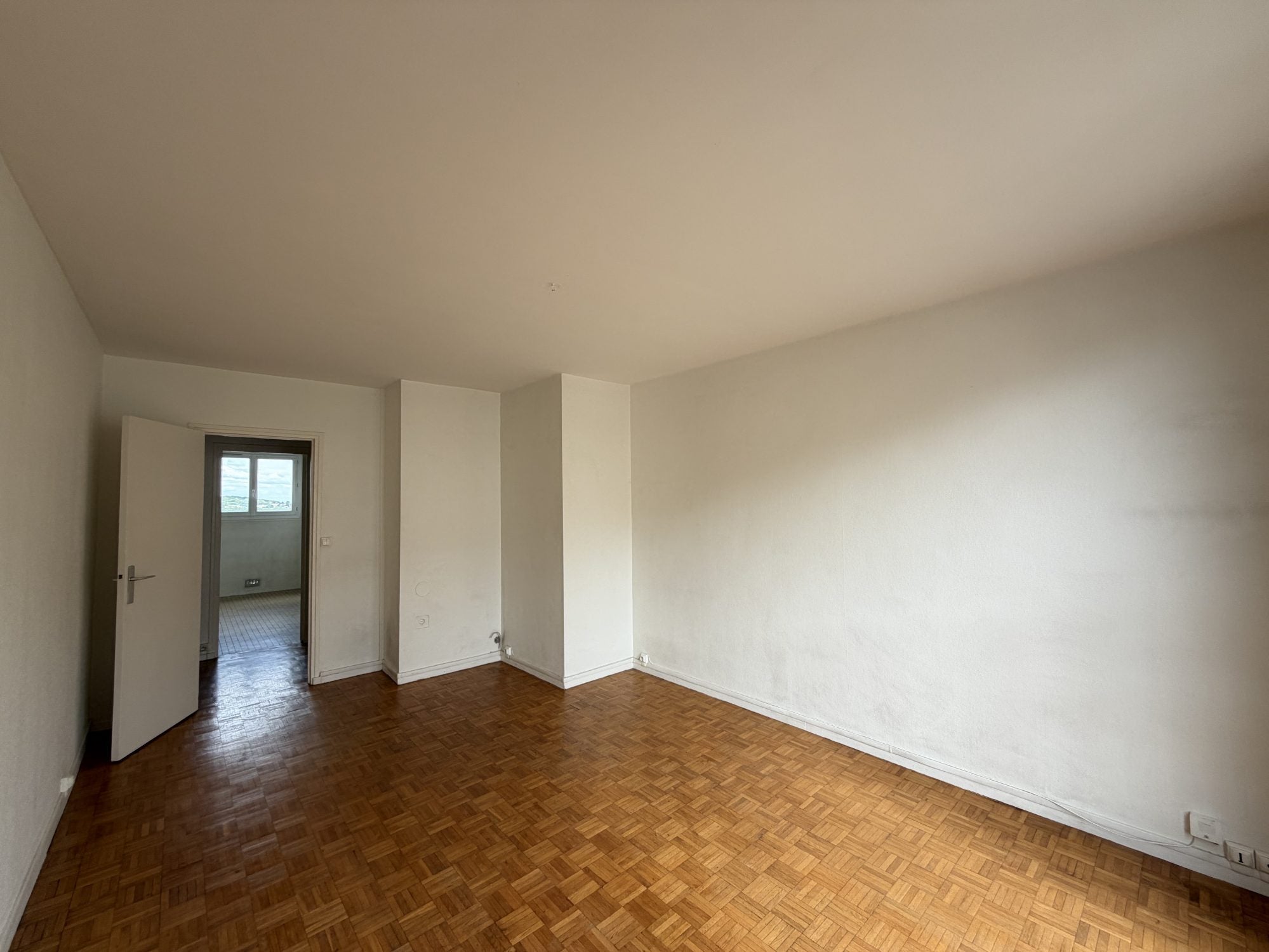 Flat Rue du Pont Colbert in Versailles