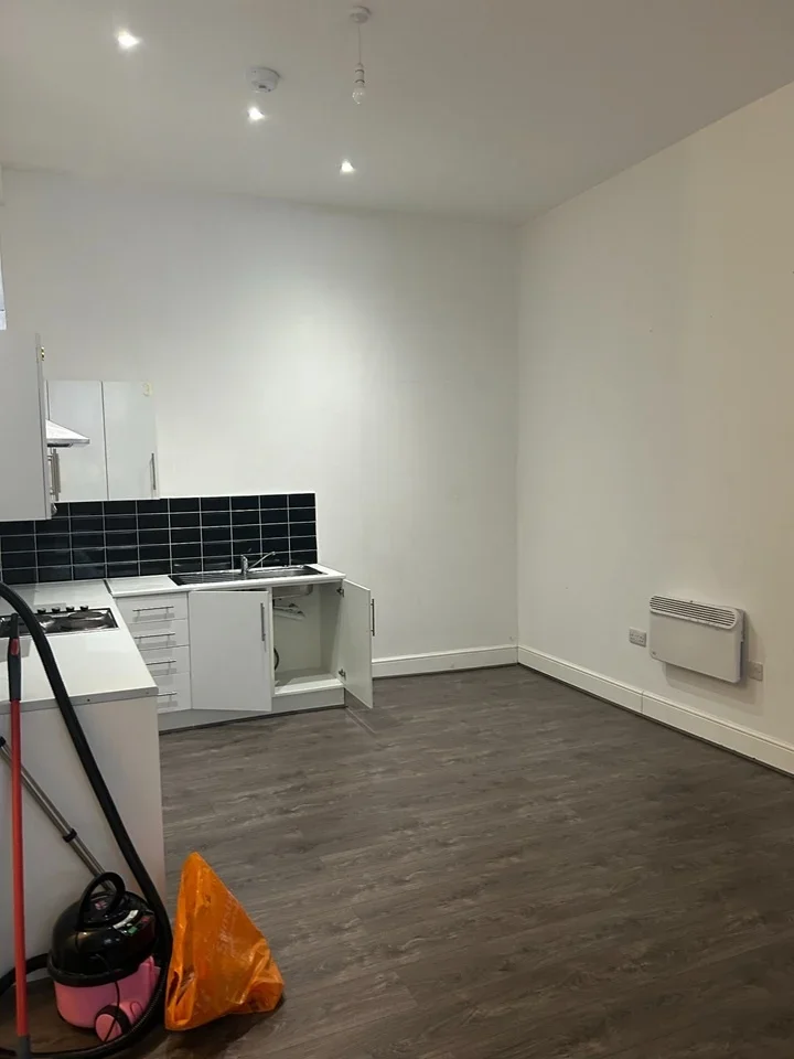 Flat Rhodes Street in Royton