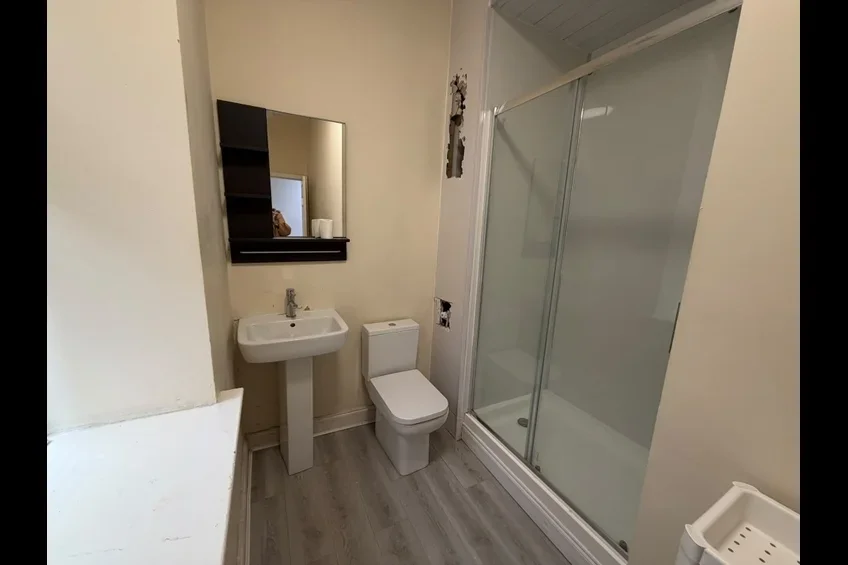 Flat School Wynd in Paisley