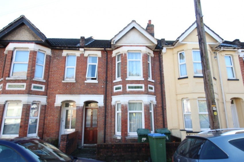 Flat Livingstone Road in Southampton