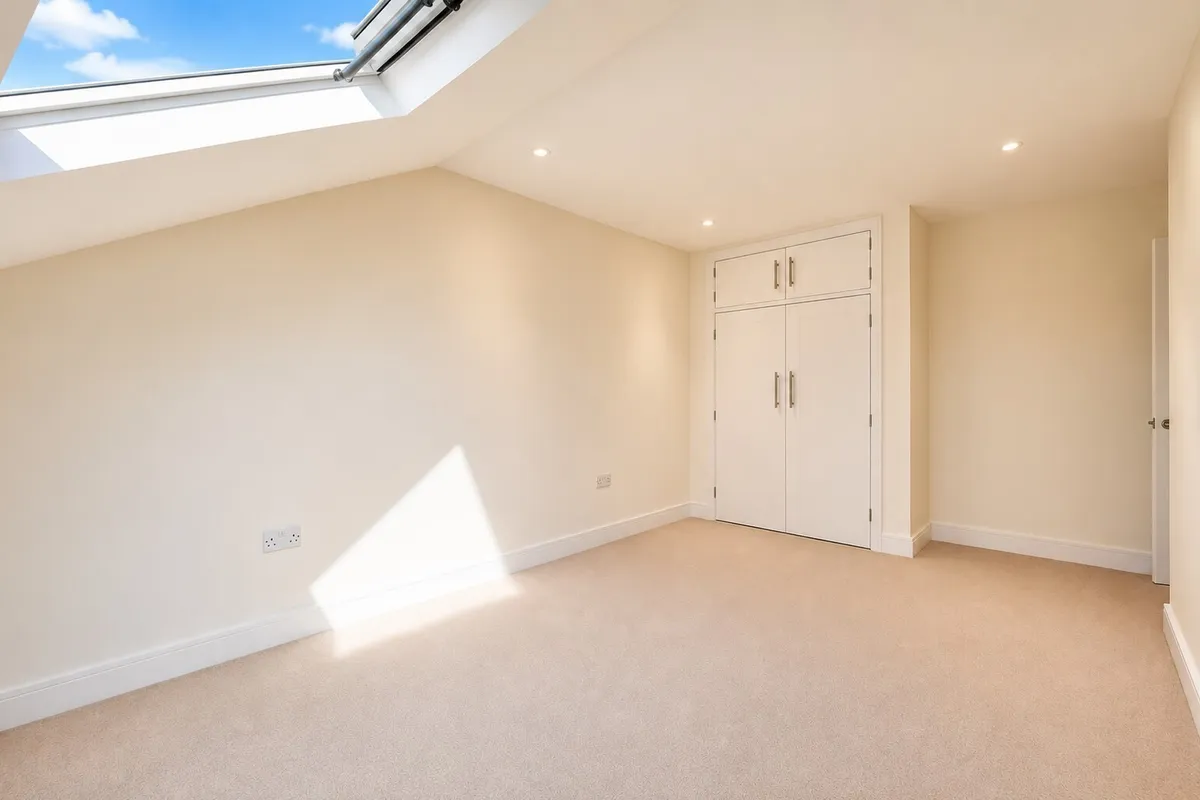 Flat Courland Grove in Greater London