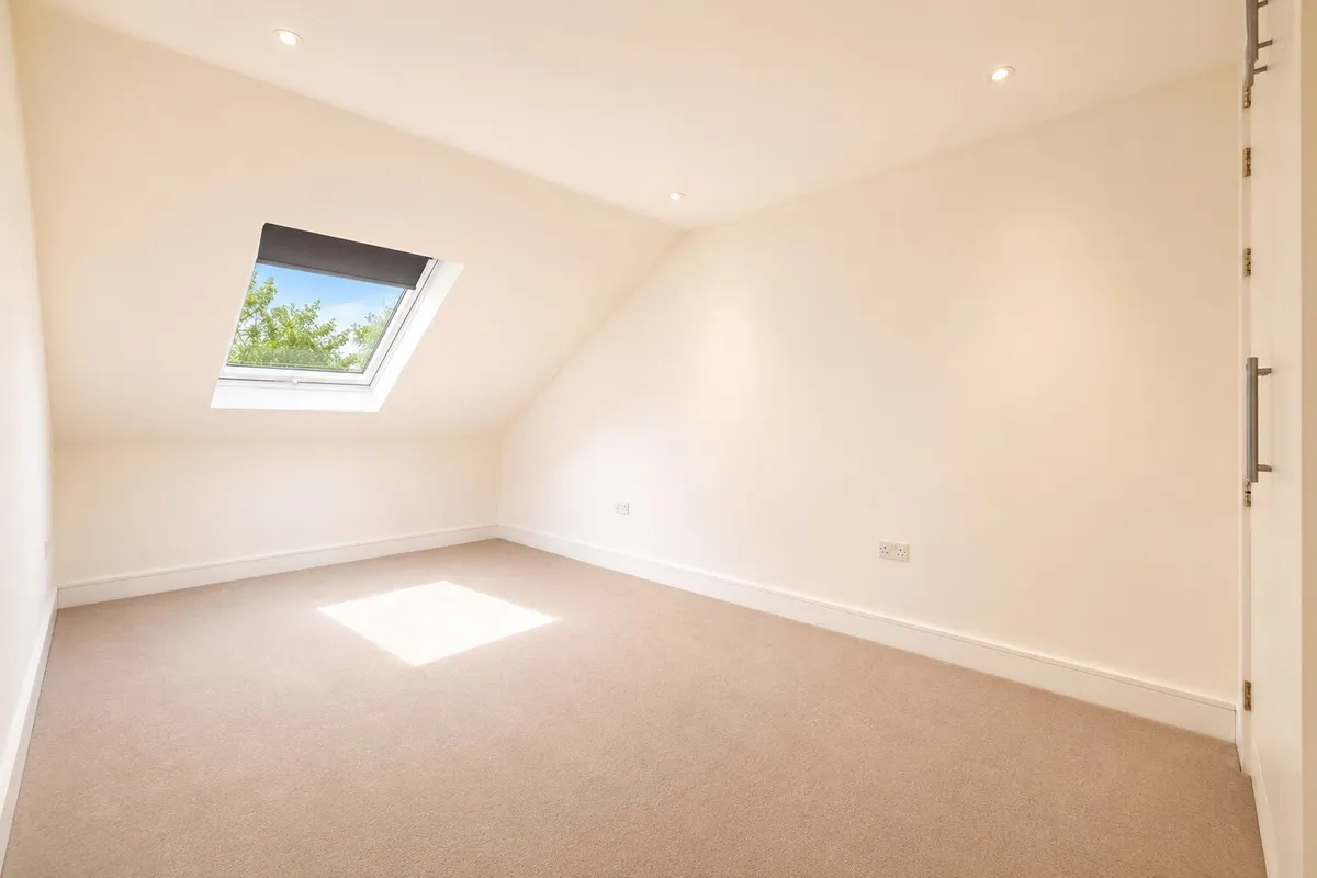 Flat Courland Grove in Greater London
