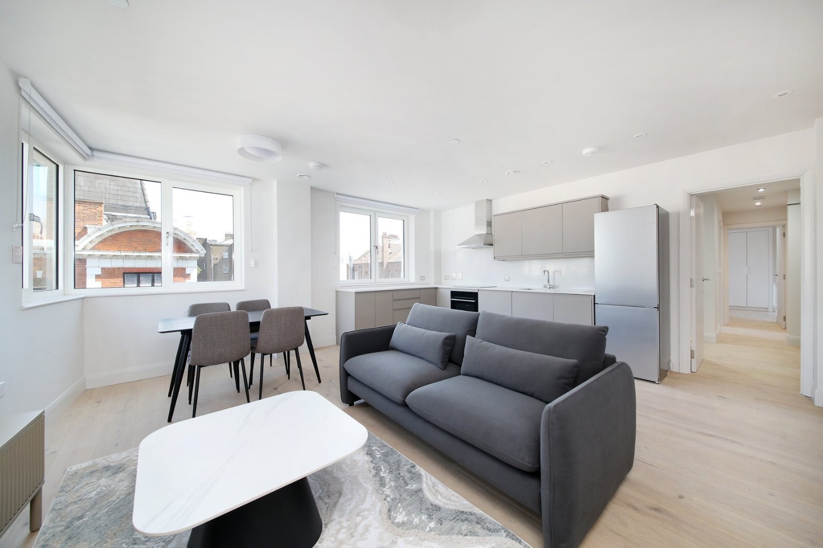 Flat Clapham High Street in Greater London