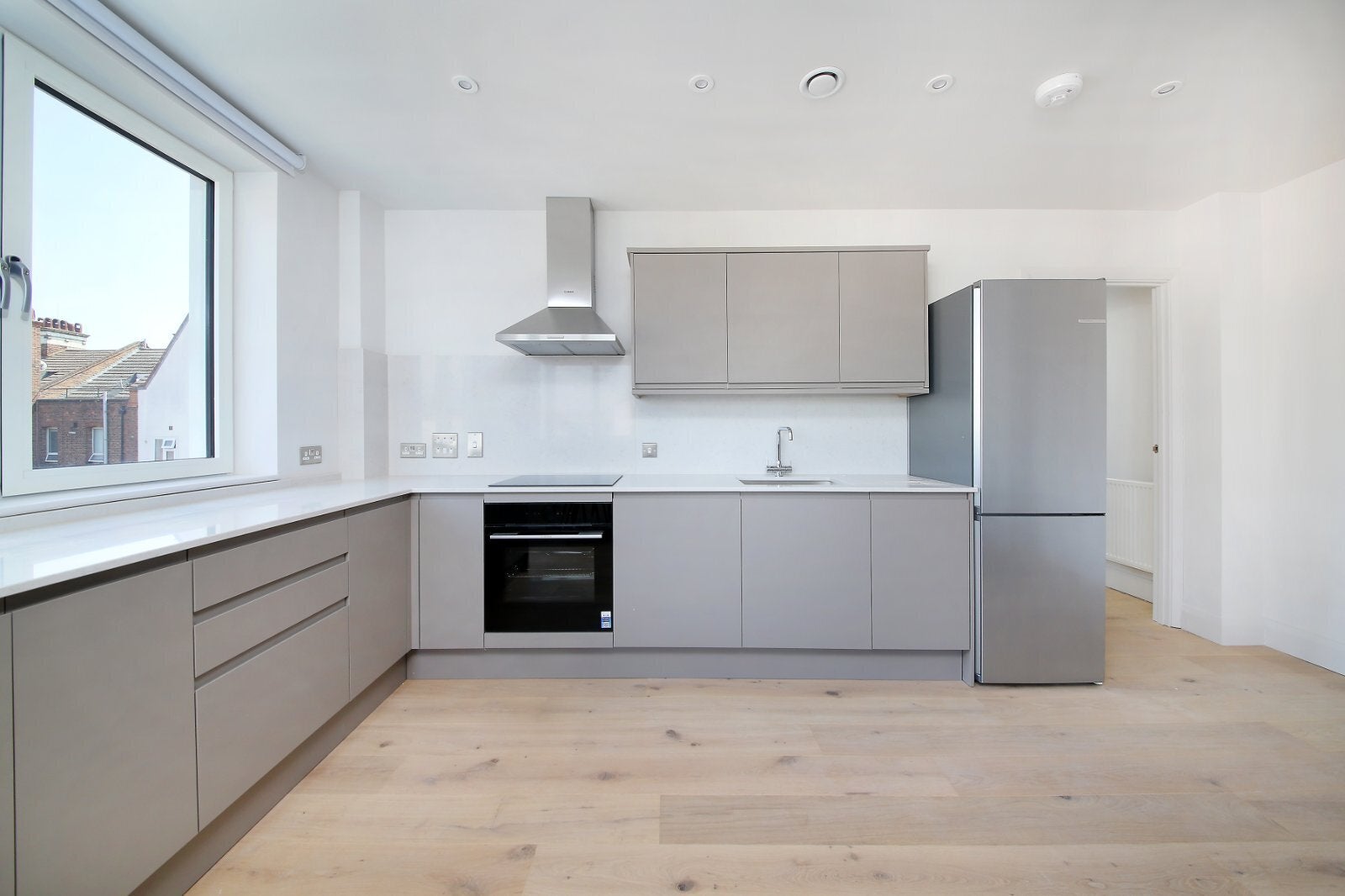 Flat Clapham High Street in Greater London