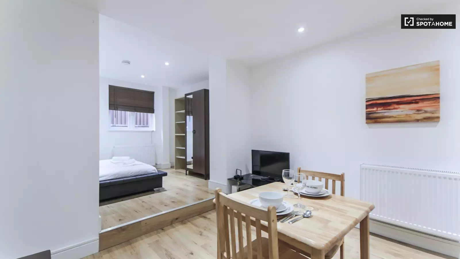 Flat Fern Walk in Greater London