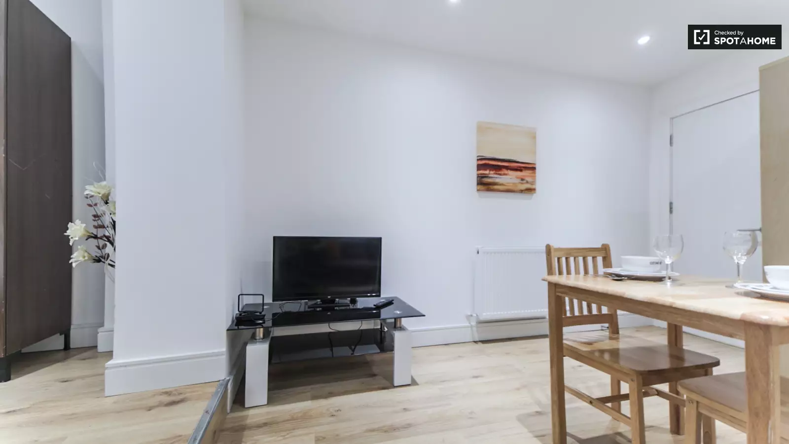 Flat Fern Walk in Greater London