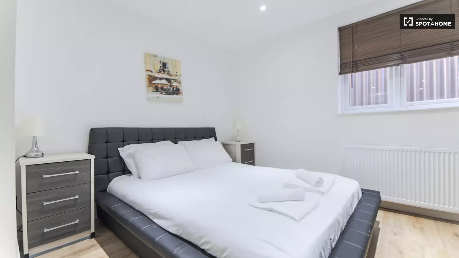 Flat Fern Walk in Greater London