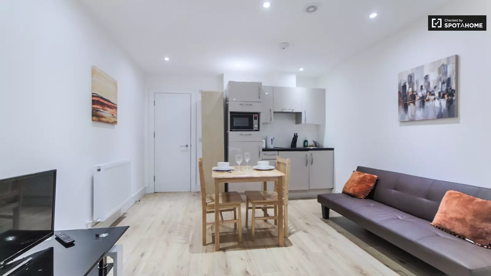 Flat Fern Walk in Greater London